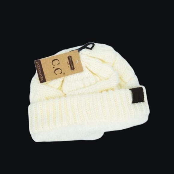 C.C Exclusives Fuzzy Lined Ivory Beanie Hat New - Picture 3 of 6